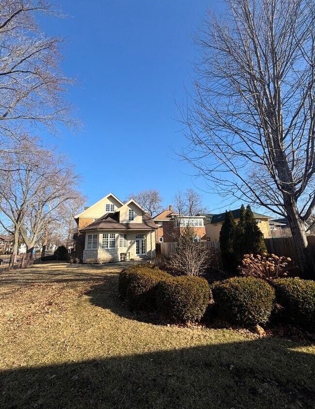 Foto del edificio - 310 N Prairie Ave