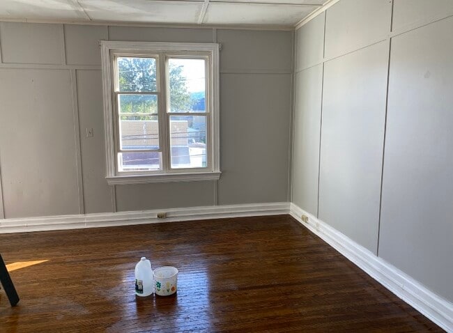 Building Photo - 212 5th St