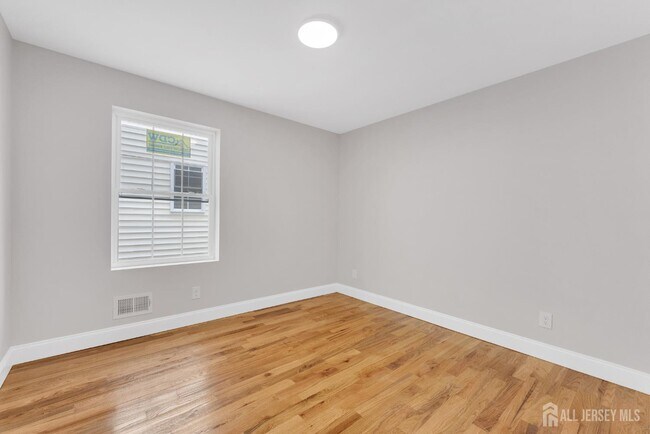 Foto del edificio - 138 Milford Ave