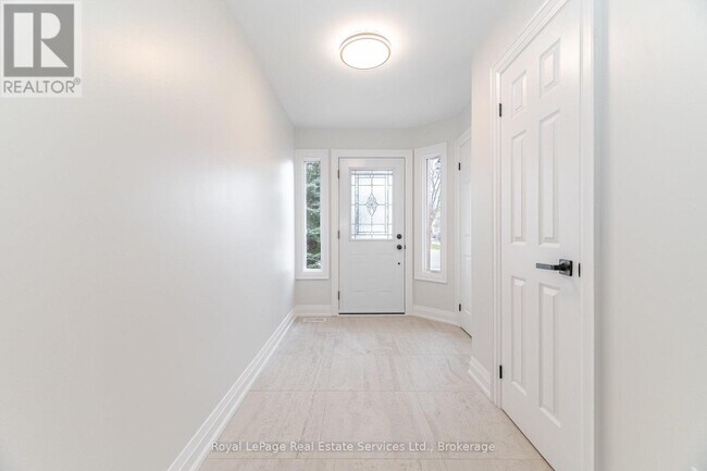 Building Photo - 2155 Duncaster Dr