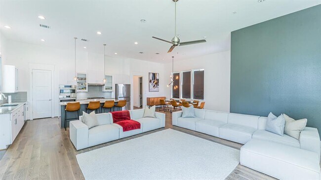 Foto del edificio - 9807 FINCH FALLS Ln