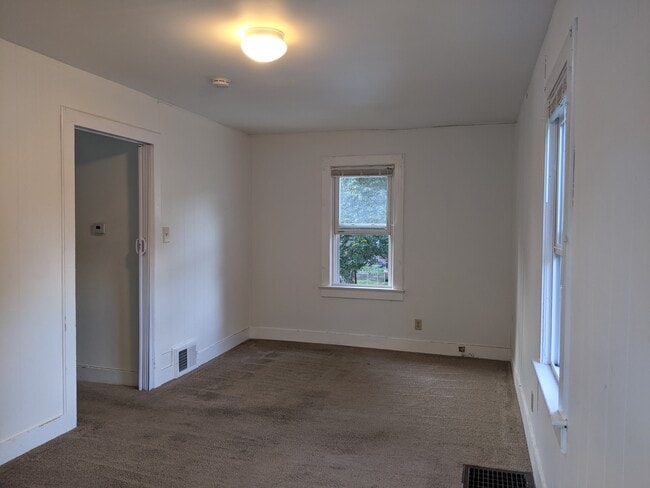 Building Photo - 614 Robeson St