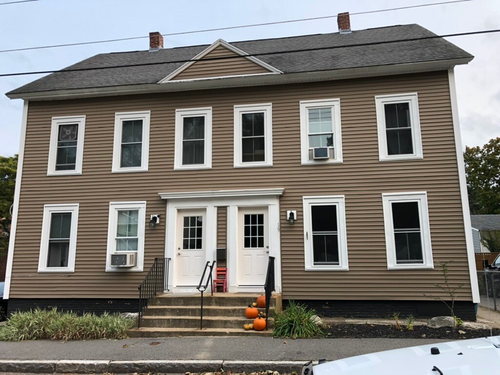 Two Story Duplex - 17 Tremont St