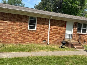 Building Photo - 813 Scott St