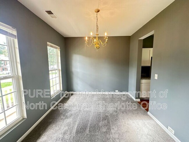 Building Photo - 2708 Forest Grove Ct