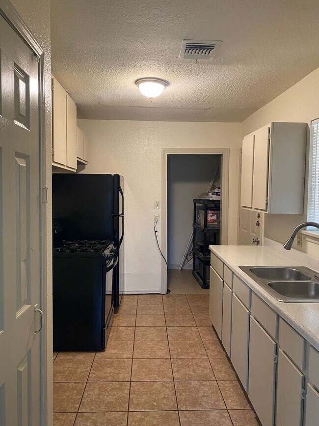 Foto del edificio - 3-BEDROOM HOME IN SOUTHEAST SIDE