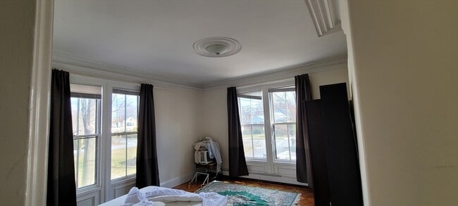 Building Photo - 31 Elm Ct