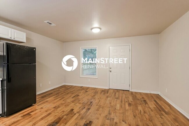 Building Photo - 3 Bedroom Pet-Friendly Home in Louisville,...