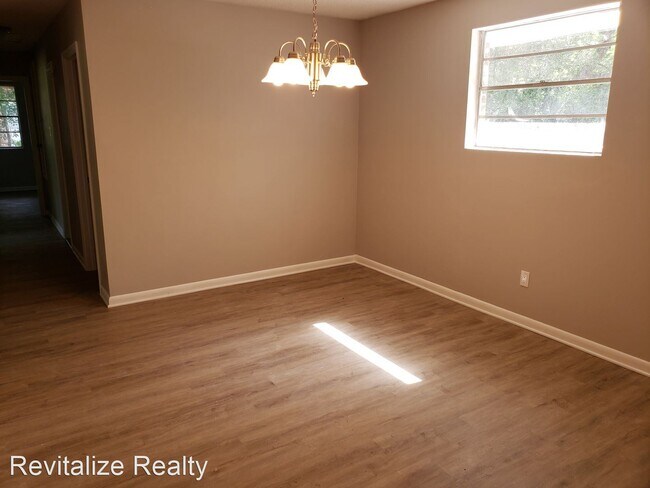 Building Photo - 4 br, 1 bath House - 4807 Bush Ln