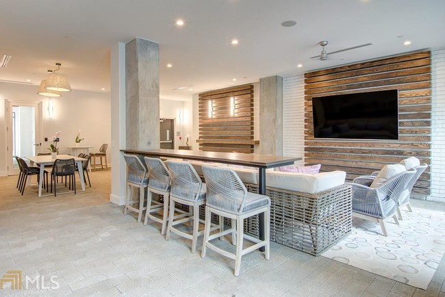 Building Photo - 5755 Glenridge Dr