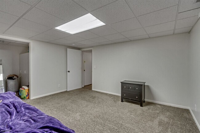 Building Photo - 3 br, 1 bath House - 927 East 200 South St...