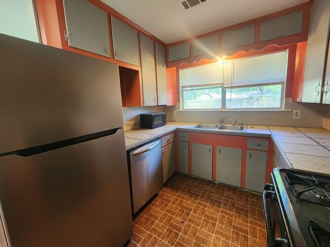 Building Photo - 436 Gardenia Ave