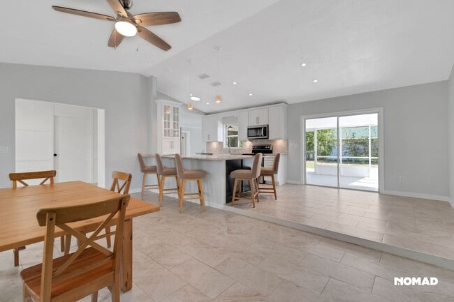 Building Photo - Spacious 3BR House in Edgewater