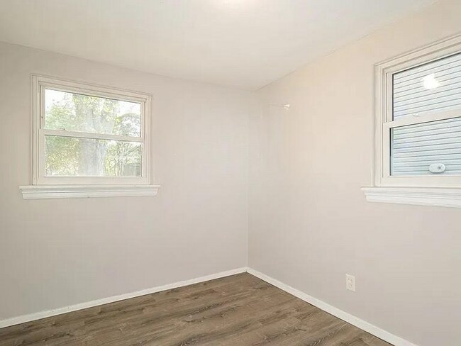 Foto del edificio - 24 St Laurence Dr