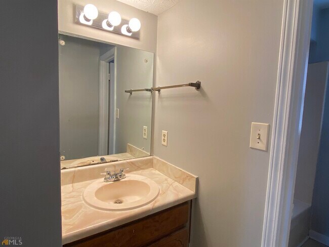 Building Photo - 116 Fairhaven Ct