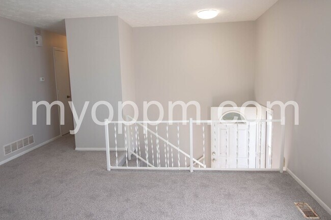 Building Photo - Available NOW! 3 Bedroom / 2 Bathroom Home...