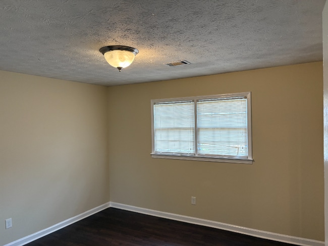 Building Photo - 525 Charleston Ln
