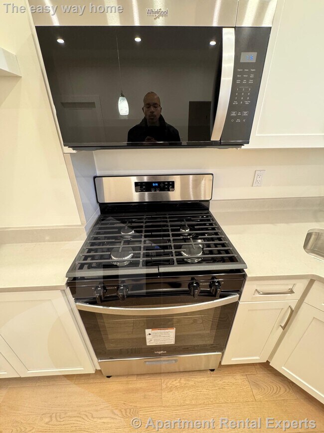 Building Photo - 13 Bristol St