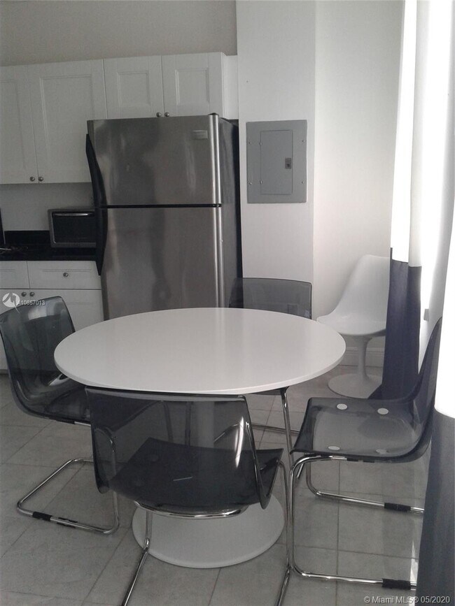 Building Photo - 1619  Lenox Ave 20 Miami Beach Fl 33139
