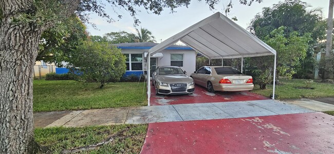 Building Photo - 1948 Roosevelt St