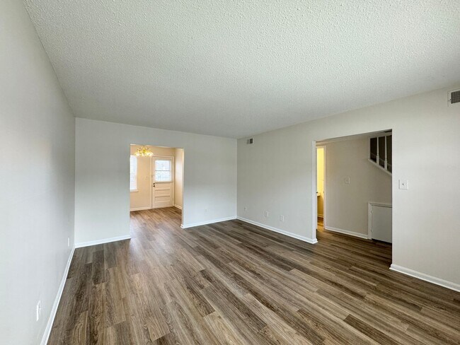 Building Photo - 2 Bedroom ChapelWatch Townhome off of Towe...