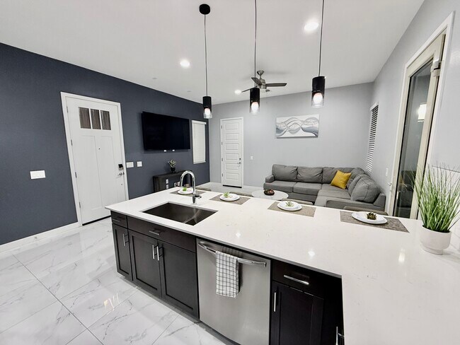 Building Photo - 4013 W Buist Ave