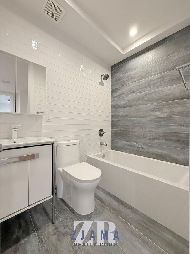Foto del edificio - 754 Grand St