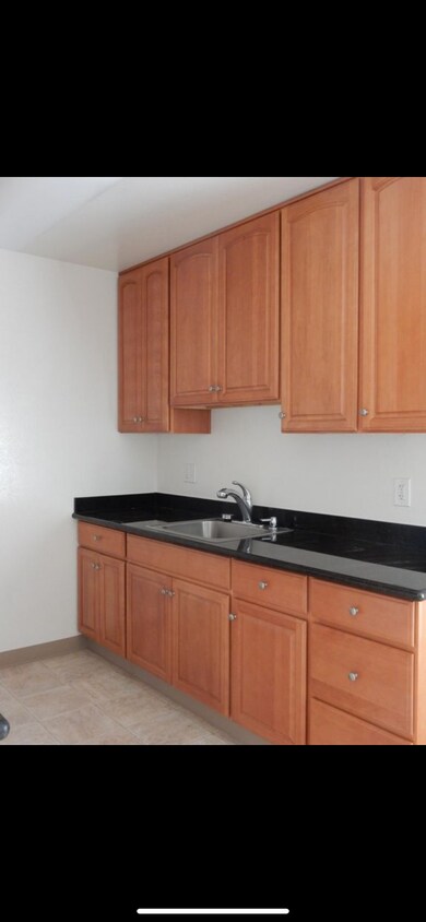 Primary Photo - 1523 Schiller St