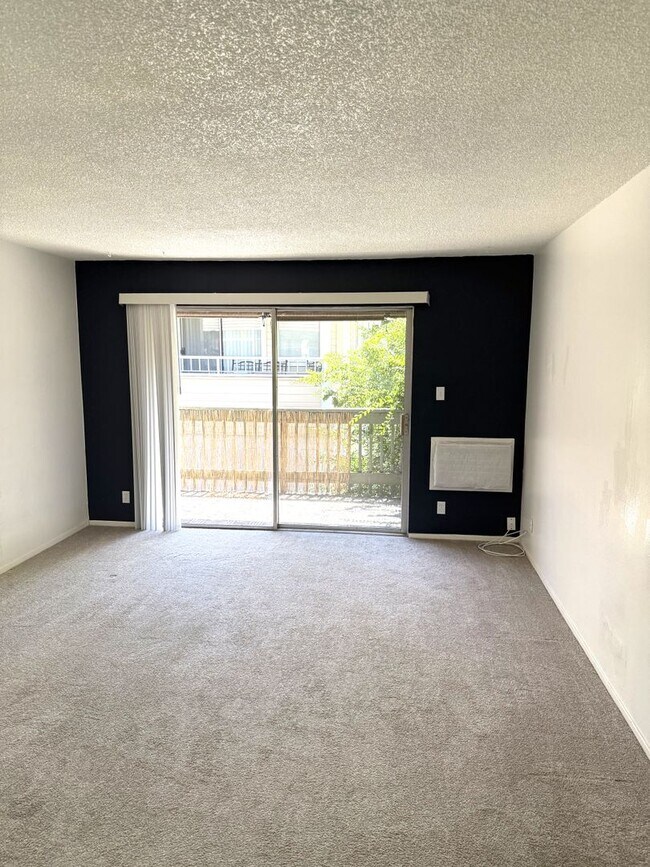 Foto del edificio - Charming One-Bedroom Condo in Prime Concor...