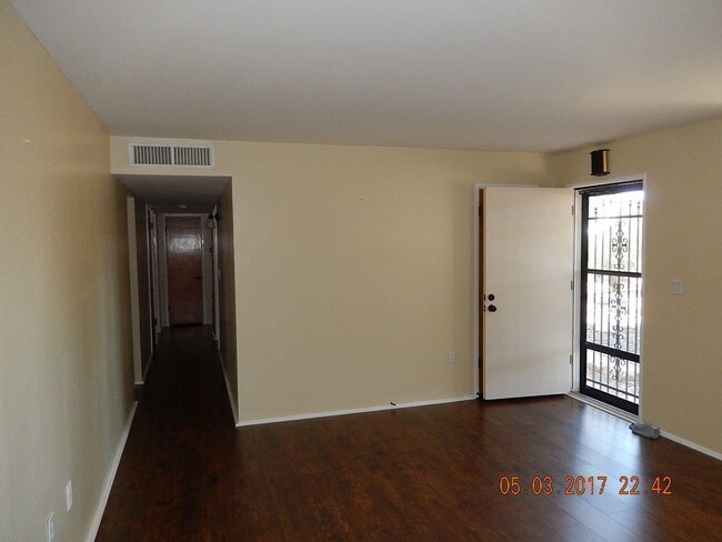 Building Photo - Home Sweet Home Available Sept. 1st