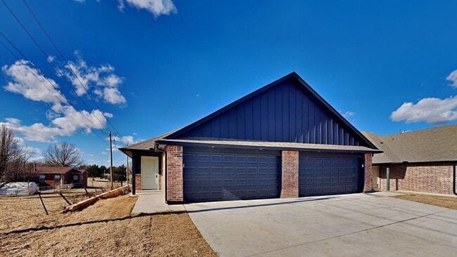 Building Photo - LUXURY BRAND NEW 3 Bedroom 2 Bath Duplex in Piedmont Schools (Neighborhood Park)