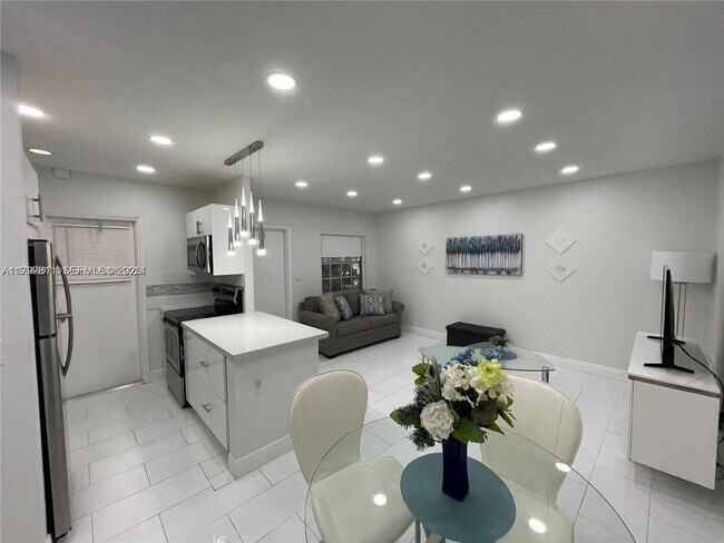 Foto del edificio - 1407 NE 56th St