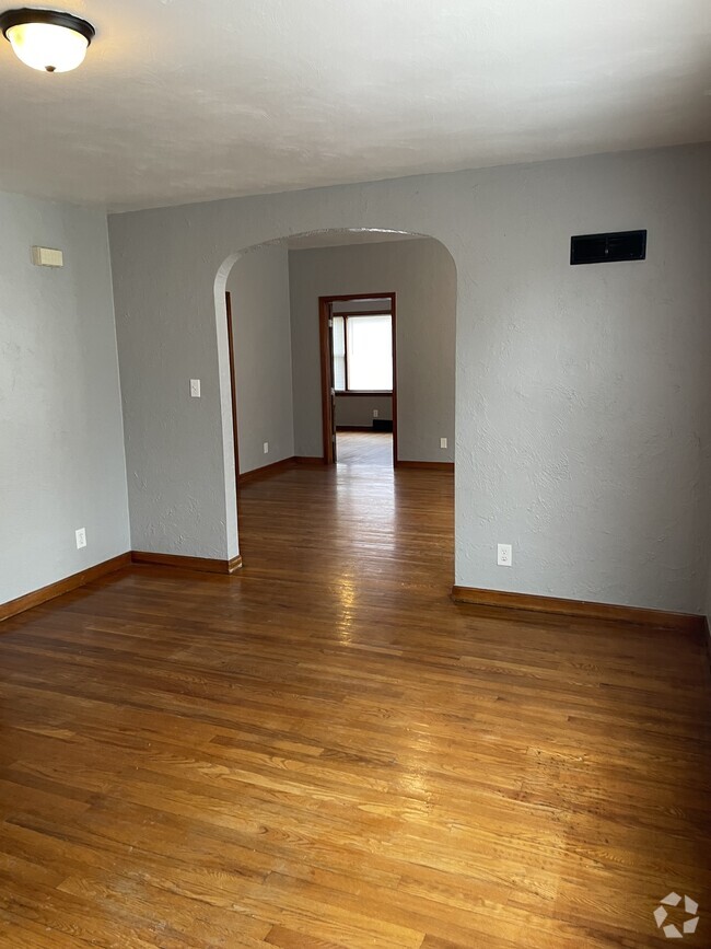 Building Photo - 426 Kosciuszko St