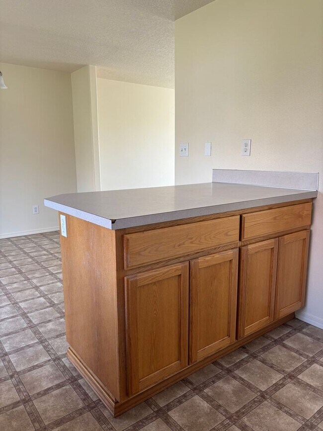Foto del edificio - $500.00  OFF  1ST  FULL  MONTH'S  RENT   F...