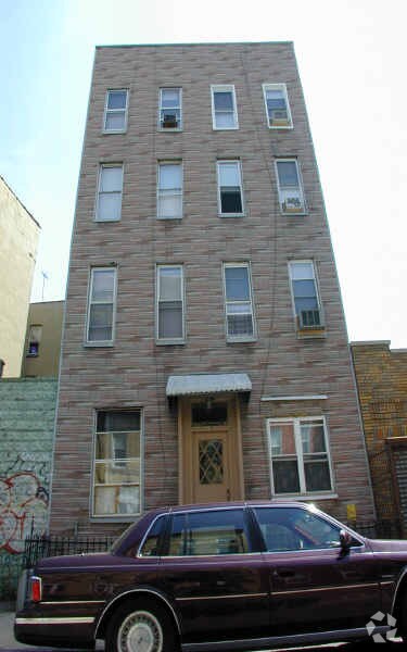 Primary Photo - 38 Diamond St