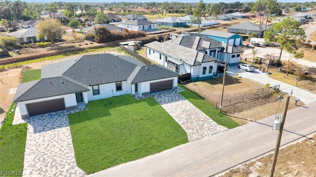 Foto del edificio - 4989-4991 Fairway Ct