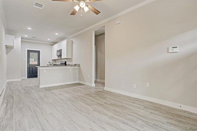 Foto del edificio - 4425 Clover St