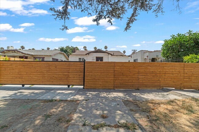 Foto del edificio - 5738 Ruthelen St