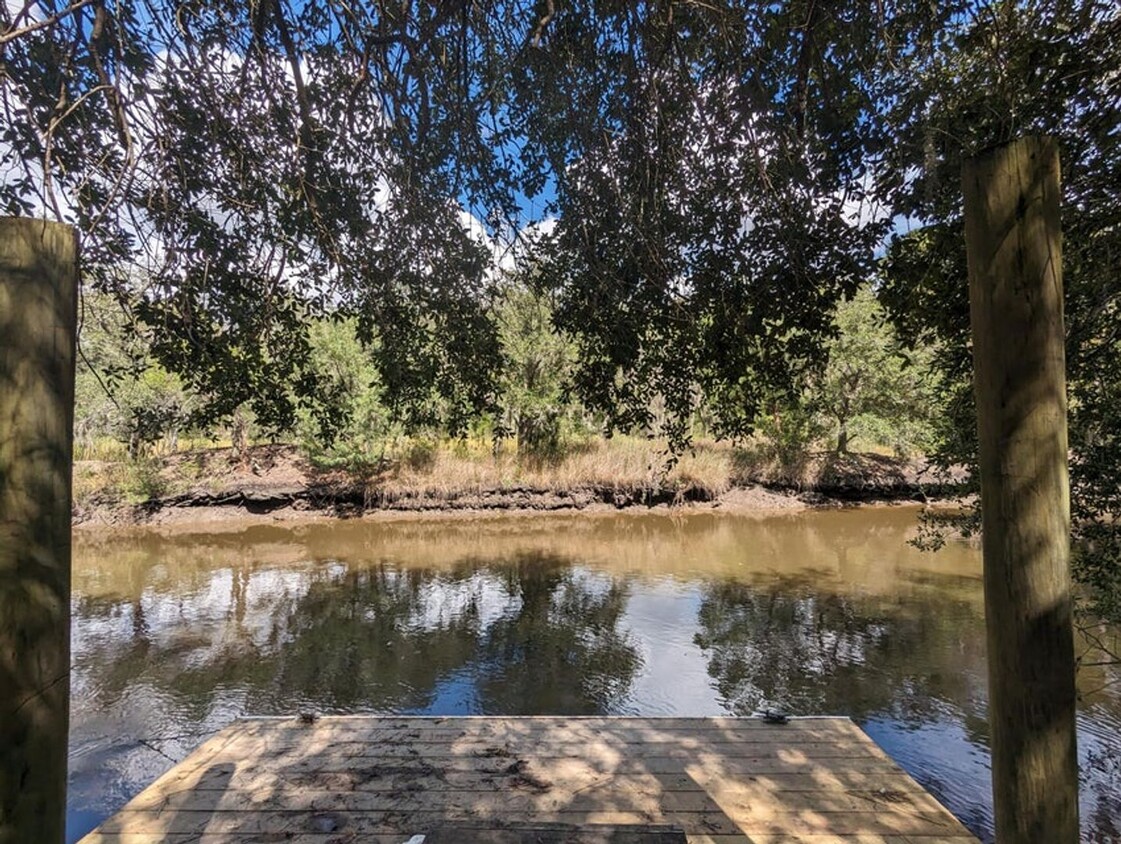 Primary Photo - Private Crabbing Dock