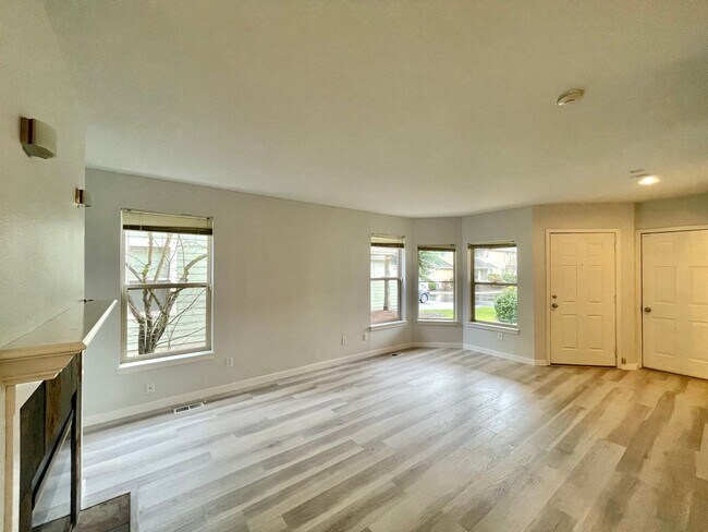 Foto del edificio - Remodeled Townhome in the Heart of Redmond...