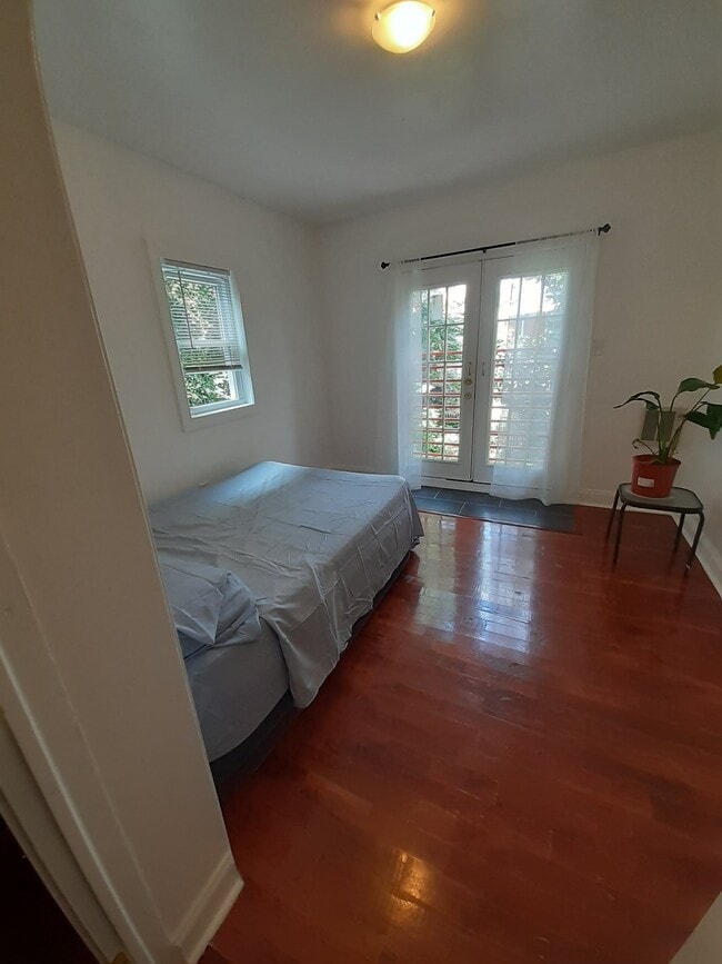 Photo - 2113 Fitzwater St Apartment