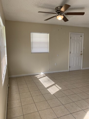 Building Photo - 3/1.5 DeLand $1700/month close to Intl. Sp...