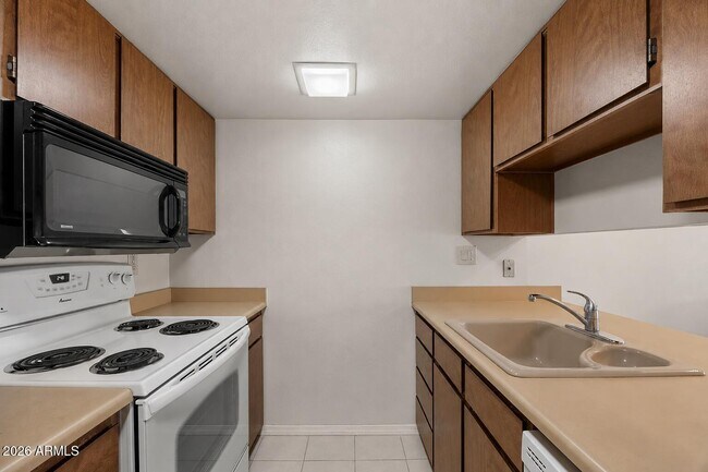Foto del edificio - 3033 E Devonshire Ave