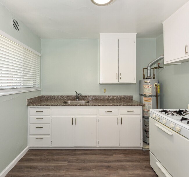 Building Photo - 2895 California Ave SFH - Freestanding
