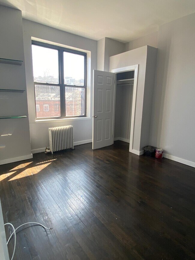 Building Photo - 635 Lexington Ave