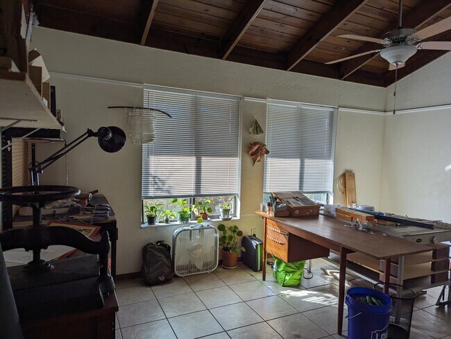 Foto del edificio - 848 E College Ave