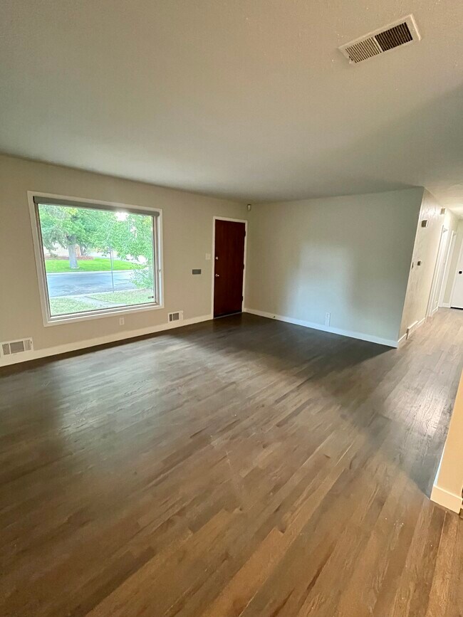 Foto del edificio - 1398 Salem St