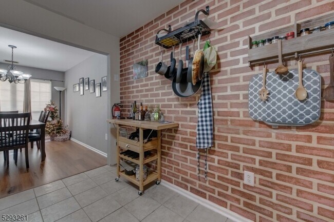 Building Photo - 1065 Chedworth Cir