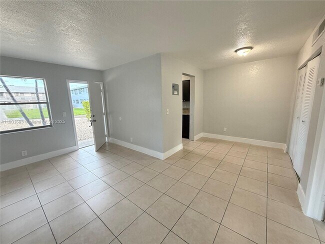 Foto del edificio - 2129 Davie Blvd