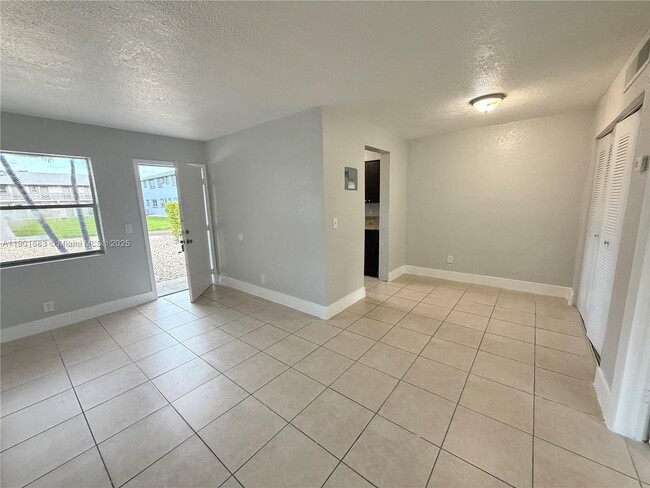 Building Photo - 2129 Davie Blvd